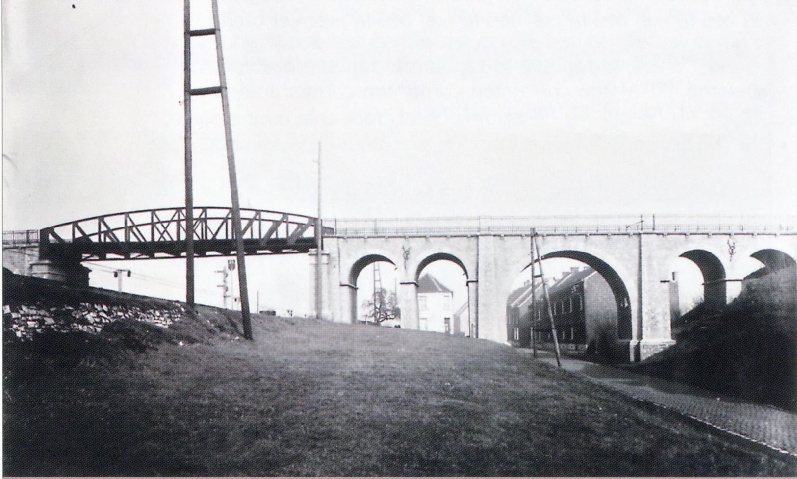 L'ancien pont du tram à la rue de la gare